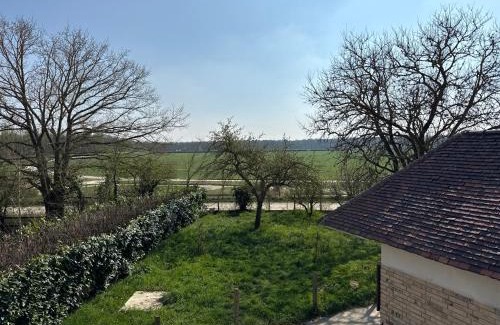 Avilly-Saint-Leonard House | Chambre dans une Ecurie