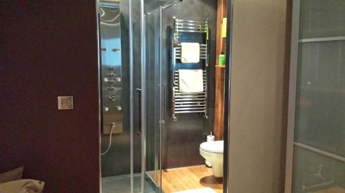 Charlier - Valvert House | Chambre double accueillante avec douche privative