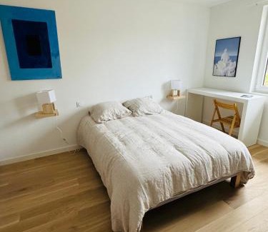 Genay House | Chambre Privée climatisée avec Salle de bain privée - La Mer