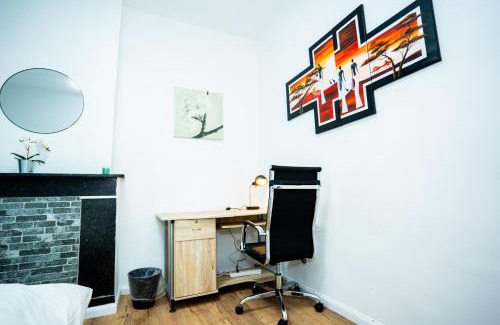 Liege House | Chambre R1 avec salle de bain partagée près de l'hôpital de la Citadelle à Liège