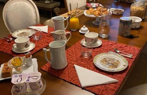 Montreuil-le-Henri Bed & Breakfast | Chambre spacieuse avec piscine et parking privé - FR-1-410-464