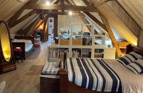 Montreuil-le-Henri Bed & Breakfast | Chambre spacieuse avec piscine et parking privé - FR-1-410-464