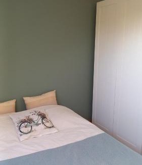 Frouville House | Chambre Vert Sauge, lit double 2 personnes, Maison en plein coeur du Parc Régional du Vexin