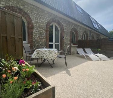 Contremoulins Bed & Breakfast | Chambres d'Hôtes Aux Ecuries du Chateau