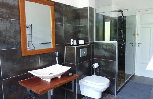 Nevers Bed & Breakfast | Chambres d'Hôtes de luxe Côté Parc-Côté Jardin avec parking privé gratuit