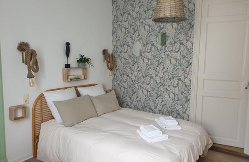 Tautavel Bed & Breakfast | Chambres d'Hôtes et Gîtes- L'Abri sous Roche