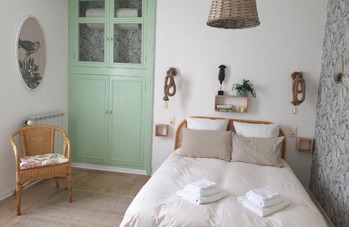 Tautavel Bed & Breakfast | Chambres d'Hôtes et Gîtes- L'Abri sous Roche