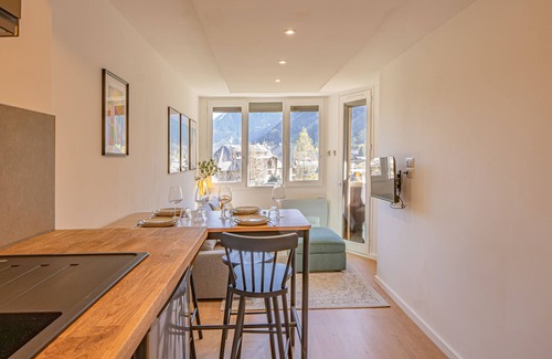 Chamonix City Centre Apartment | Chamois Blanc Rosières- bright 1 bed apartment with amazing views