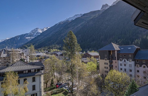 Chamonix City Centre Apartment | Chamois Blanc Rosières- bright 1 bed apartment with amazing views