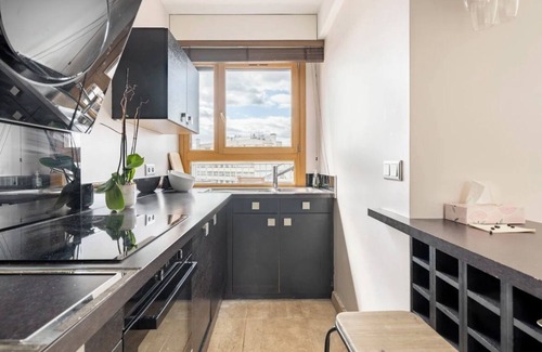 Chaillot Apartment | Champs Elysees Penthouse Eiffel View Jacuzzi