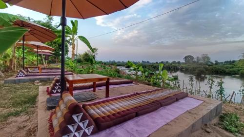 Don Khon House | Chanhthida Guesthouse and The River Front Restaurant