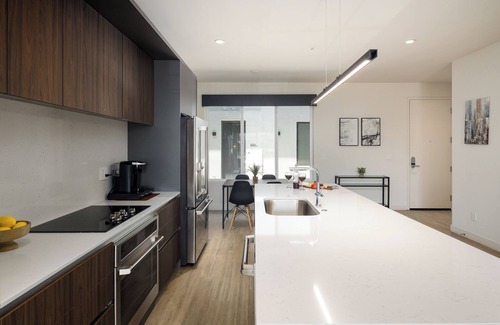 Arts District House | Chaparral - 2 Units - Jacuzzi - Heart of Old Town