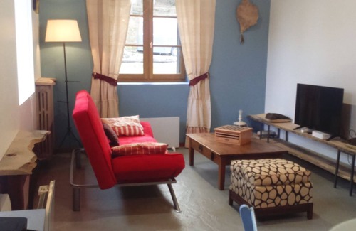 Charbonnieres-les-Vieilles House | Character property