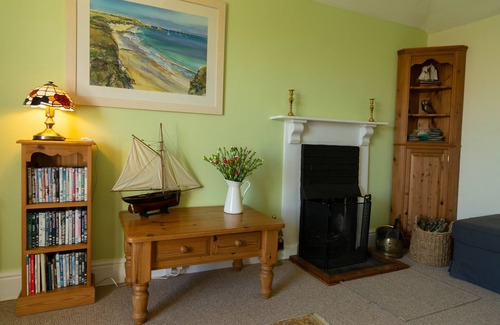 Gorran Haven Cottage | Character Coastal Cottage 5 minutes stroll to Beach/Amenities