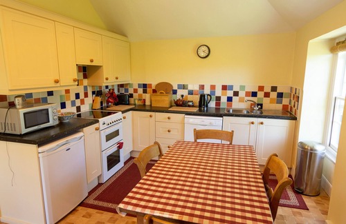 Gorran Haven Cottage | Character Coastal Cottage 5 minutes stroll to Beach/Amenities