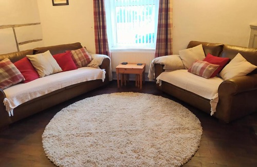 Kidwelly House | Character cottage near the coast