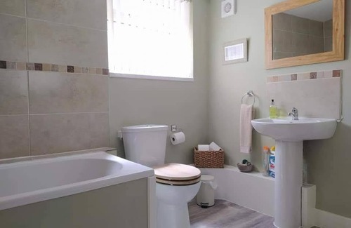 Kidwelly House | Character cottage near the coast