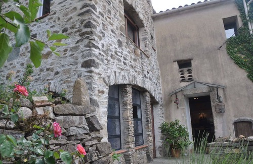 Bez-et-Esparon House | Character house on the cliff of Esparon