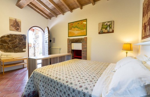 Soriano nel Cimino Bed & Breakfast | Characteristic Double Room "The Pomegranate"