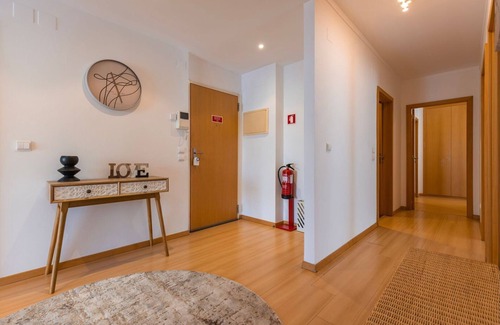 Lumiar Apartment | Charm 3BDR Apartment W/Balcony by LovelyStay