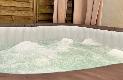 Thorigny-sur-Marne Apartment | Charmant appartement romantique avec Jacuzzi proche de Disney