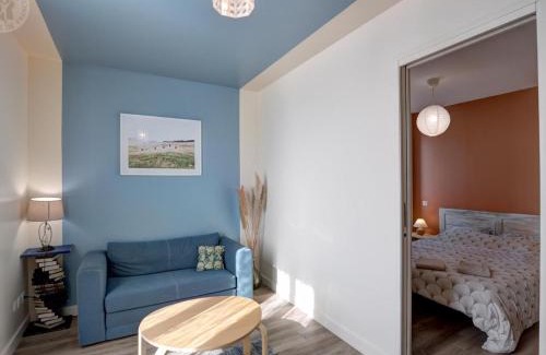 Chazelles-sur-Lyon Apartment | Charmant appartement contemporain avec patio cosy et toutes commodités à Chazelles-sur-Lyon - FR-1-496-298