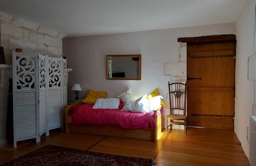 Bourdeilles Apartment | Charmant Appartement Bien Équipé, Jolie Vue, Commerces à Pied, Parc, Jardin