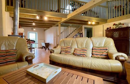 Lavaudieu House | Charmant Gîte à Lavaudieu avec Terrasse, Proche Sites Touristiques et Commerces - FR-1-582-219