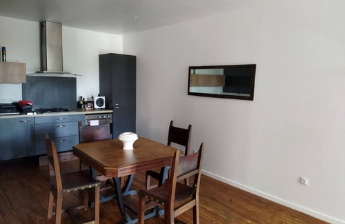 Le Somail Apartment | Charmant Gîte pour 2 au Somail au bord du canal du midi