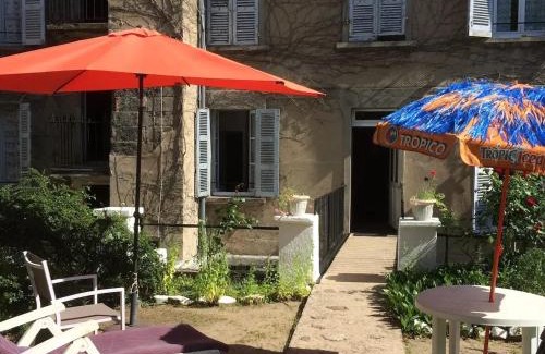 Neris-les-Bains Apartment | Charmant studio à Néris-les-Bains 20 m² avec jardin privé