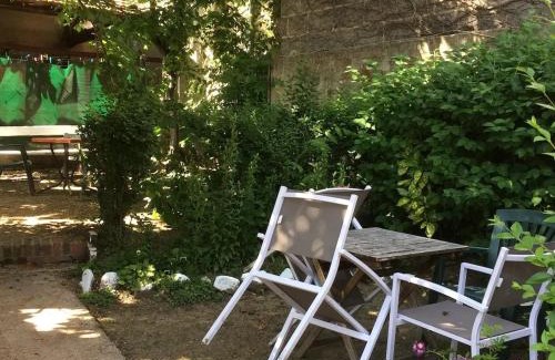 Neris-les-Bains Apartment | Charmant studio à Néris-les-Bains 20 m² avec jardin privé