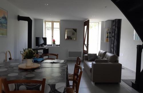 Lavoine House | Charmante Fermette en Montagne Bourbonnaise - Animaux Bienvenus - FR-1-489-136