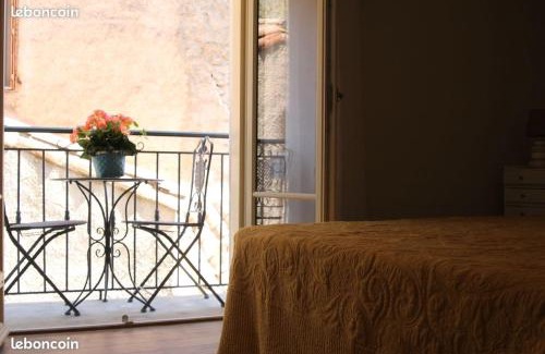 Saint-Thibery House | CHARMANTE MAISON - Meublé de Tourisme 2 étoiles "LOURECANTOU"