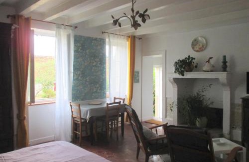 Lurcy-Levis House | Charmante maison rénovée avec jardin clos, animaux admis - FR-1-489-377