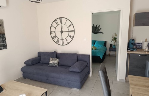 Taillades Condo | Charmante Maisonnette en Provence Avec Piscine