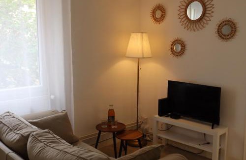 Falaise Apartment | Charme et confort dans le centre-ville de Falaise quartier calme - Larès