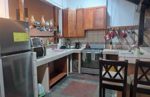 Granada House | Charmed by La CalzadanPrivate home in the heart of Granadan2Br/AC/WiFi/Kitchen