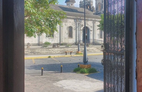 Granada House | Charmed by La CalzadanPrivate home in the heart of Granadan2Br/AC/WiFi/Kitchen