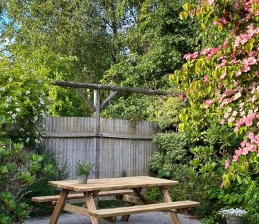 Hjørring Apartment | Charmerende lejlighed på landet med privat skov