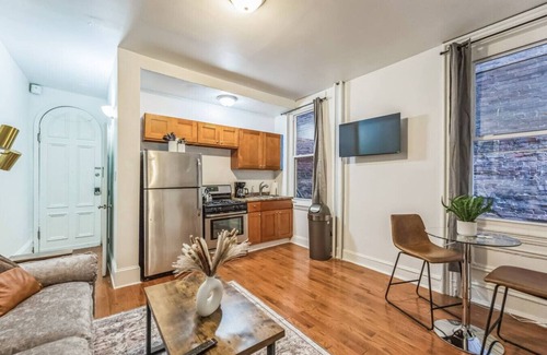 Center City West Apartment | Charming 1/1 | Center City | Sleeps 4 | Fast WiFi