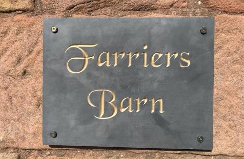 Cauldon Low House | Charming 1 Bed Peak District Cottage Barn - Alton Towers, Christmas Markets, Polar Bears, Chatsworth