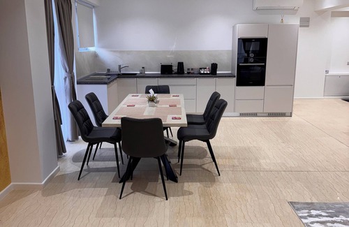 Curtea De Arges Apartment | Charming 1-bedroom apartment in cool Curtea de Argeș with AC