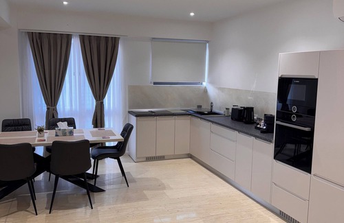 Curtea De Arges Apartment | Charming 1-bedroom apartment in cool Curtea de Argeș with AC