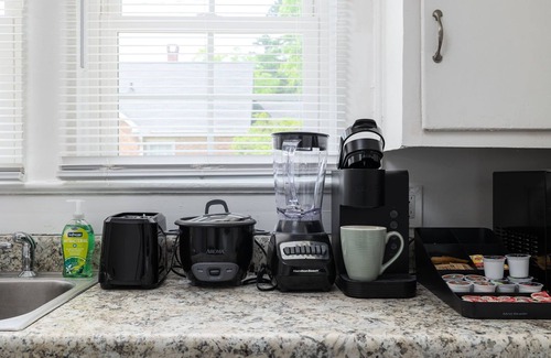 Greensboro Apartment | Charming 1-bedroom apartment with AC, fast WiFi, Ideal for Long Term Stays!