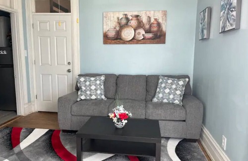 Huntington Apartment | Charming 1-bedroom apartment with WiFi, AC in fabulous Huntington