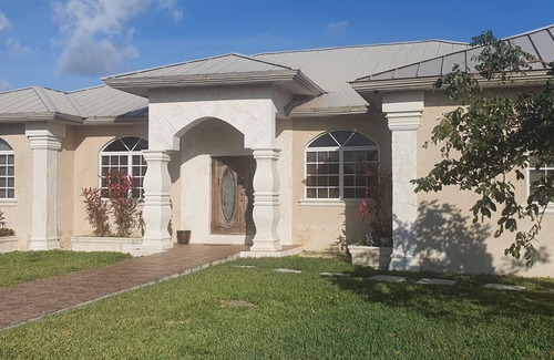 Bahamia West Apartment | Charming 1 bedroom apartment, just minutes away from the beach