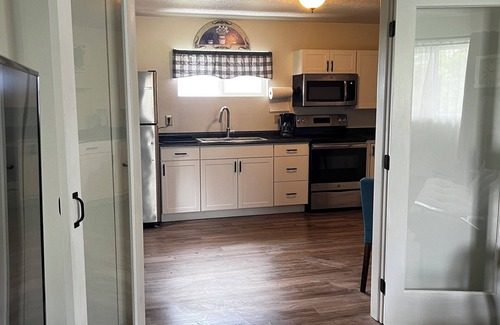 Woodburn Apartment | Charming 1-Bedroom Apartment on 3 Acres in Rural Woodburn, Near I-5 & Shopping