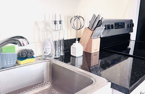 Webster Apartment | Charming 1-bedroom apartment with AC, WiFi in pleasant Webster