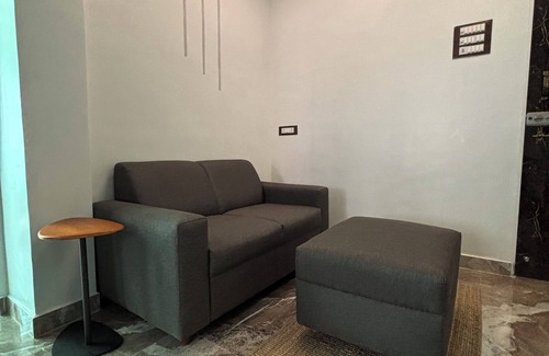 Santacruz West Apartment | Charming 1-bedroom apartment with WiFi, AC in Bandra Mumbai