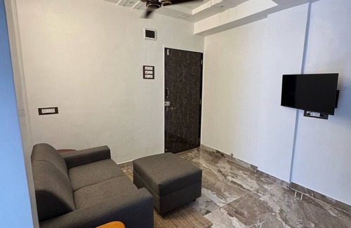 Santacruz West Apartment | Charming 1-bedroom apartment with WiFi, AC in Bandra Mumbai